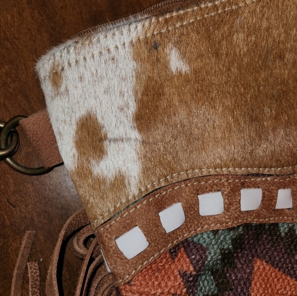 Olay nwot canvas pattern leather detail crossbody w/ fringe - Picture 6 of 11